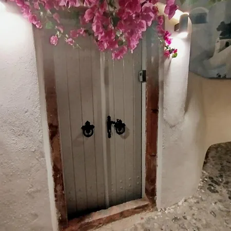 Aidos Santorini * Megalochori (Santorini)